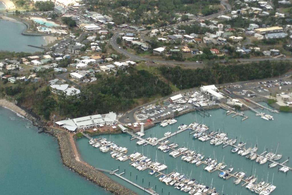 Oceanview Apartment Airlie Beach Eksteriør billede